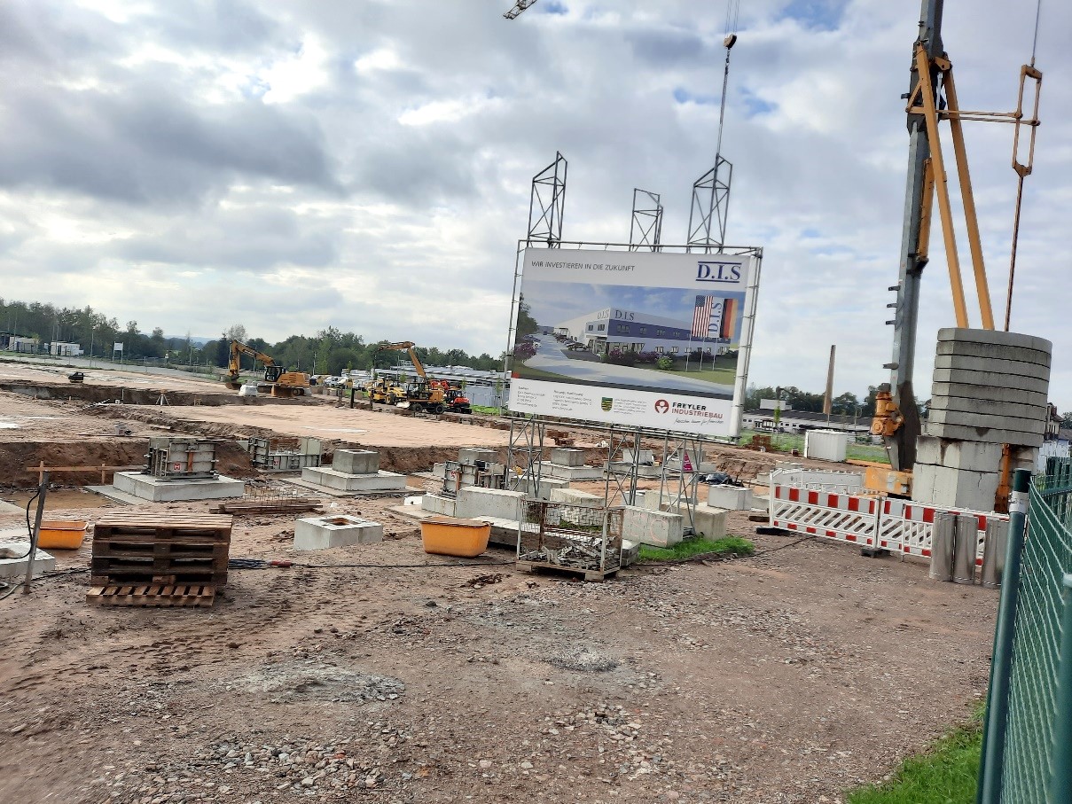construction_site_with_sign